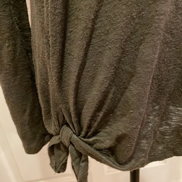 Bobeau Large Avacado green semi sheer scoop neck T shirt with tie at the bottom - Picture 4 of 6